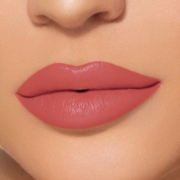 Kylie Jenner Lipstick Madeleine 💋 - Picture 13 of 16